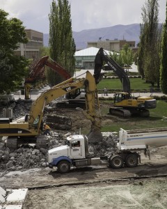 Construction work along Campus Drive quickly takes down the area. (Photo by Elliott Miller)