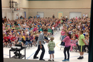 Josh Drean involves student at Harvest Elementary School in Saratoga Springs, Utah. Photo courtesy of Josh Drean.