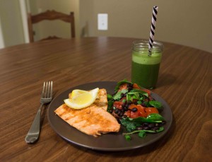 Terragon, tomato and bean salad with grilled salmon sided by a green smoothie made with spinach, kale, lime, almond milk and blueberry pomegranate juice is a favorite meal of Dr. Kantor. Meals like these are a healthy choice for students during the spring. (Photo courtesy of Ari Davis.)