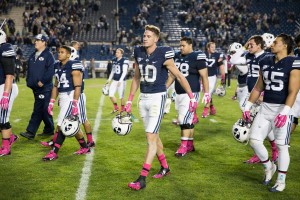 BYU players walk off the field after a defeat. (Universe photo)