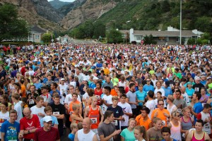 Participants get ready for the Temple to Temple 5k to start. Around 10,000 people came out for the race last year. (Fesler Films)