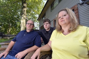 Zach Anderson, center, and his parents, Les and Amanda Anderson, pose for a photo at their home in Elkhart, Ind. (Dale G. Young/Detroit News via AP)