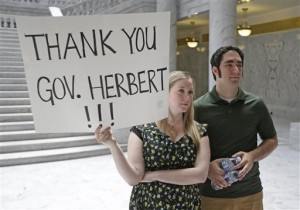 Lynny Jones and her husband Peter Jones showing their support during a rally at the Utah Capitol Rotunda in Salt Lake City, organized in support of Gov. Gary Herbert's recent decision to remove the state from federal funding of Planned Parenthood, Wednesday, Aug. 19,  2015, Salt Lake City. (AP Photo/Rick Bowmer)