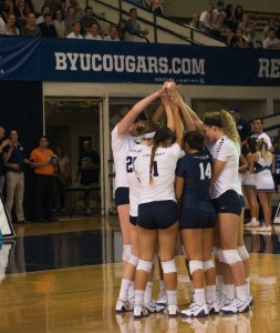 BYU women's volleyball team huddles together at the Smith Field House. The Cougars beat ISU 3-2. (Natalie Blothwell)