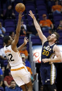 Phoenix Suns' T.J. Warren (12) shoots over Utah Jazz's Gordon Hayward (20) during the second half of an NBA preseason basketball game Friday, Oct. 9, 2015, in Phoenix. The Suns defeated the Jazz 101-85. (AP Photo/Ross D. Franklin)