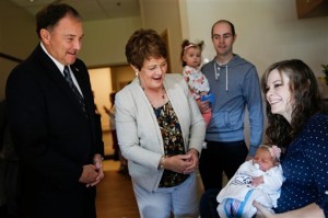 Utah Gov. Gary Herbert, left, and his wife Jeanette meet with Alyse Christensen and her newborn daughter Sadie at Mountain Point Medical Center in Lehi, Utah. (Spenser Heaps/The Daily Herald via AP) 