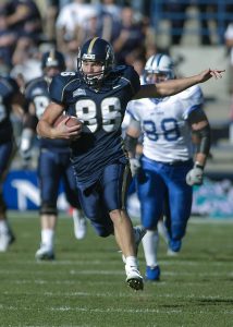 Doug Jolley runs with the ball at Air Force in 2001. (BYU Photo) 