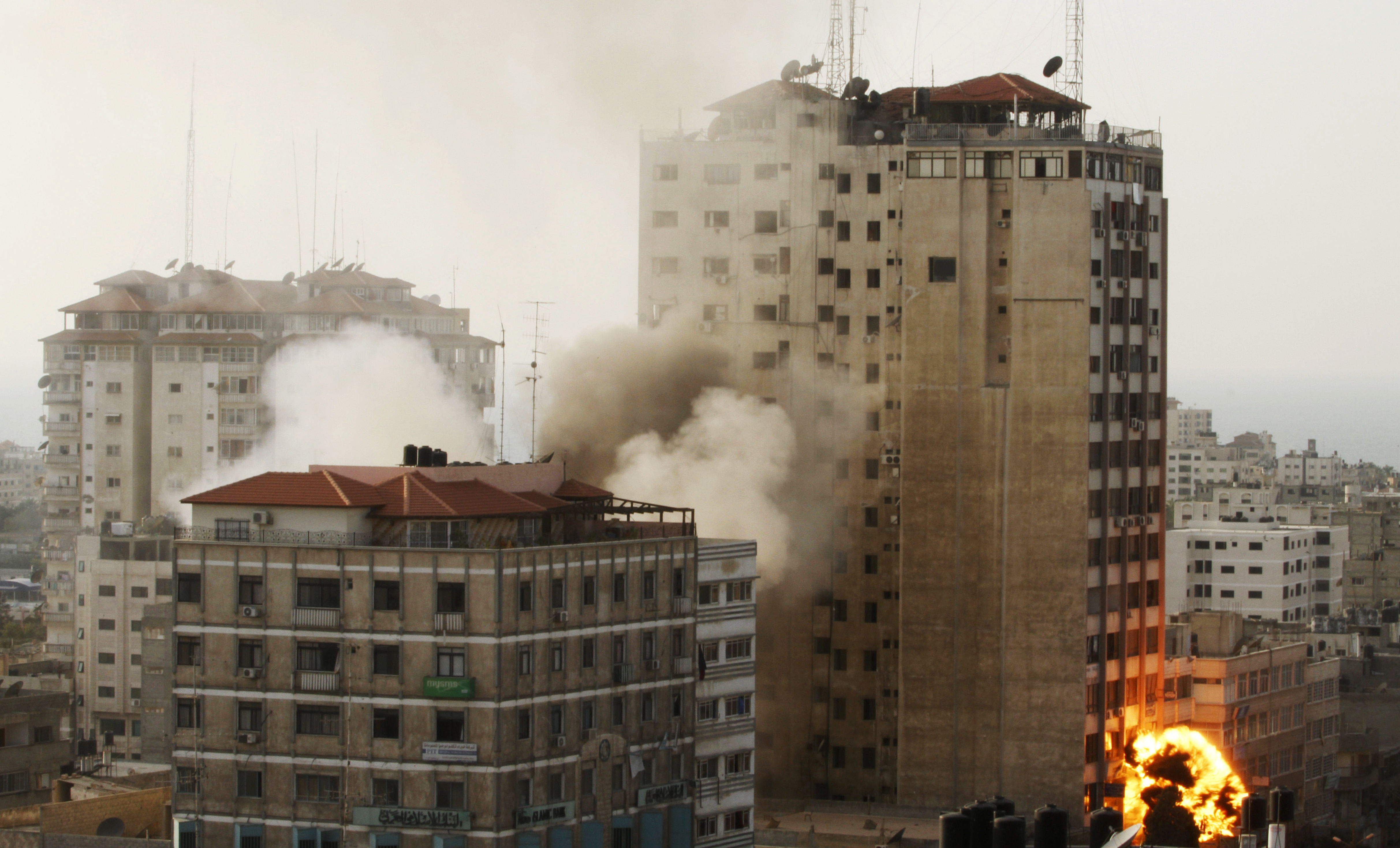 Газа нападение. Сектор газа на небоскреб. Как выглядит здание после авиаудара.