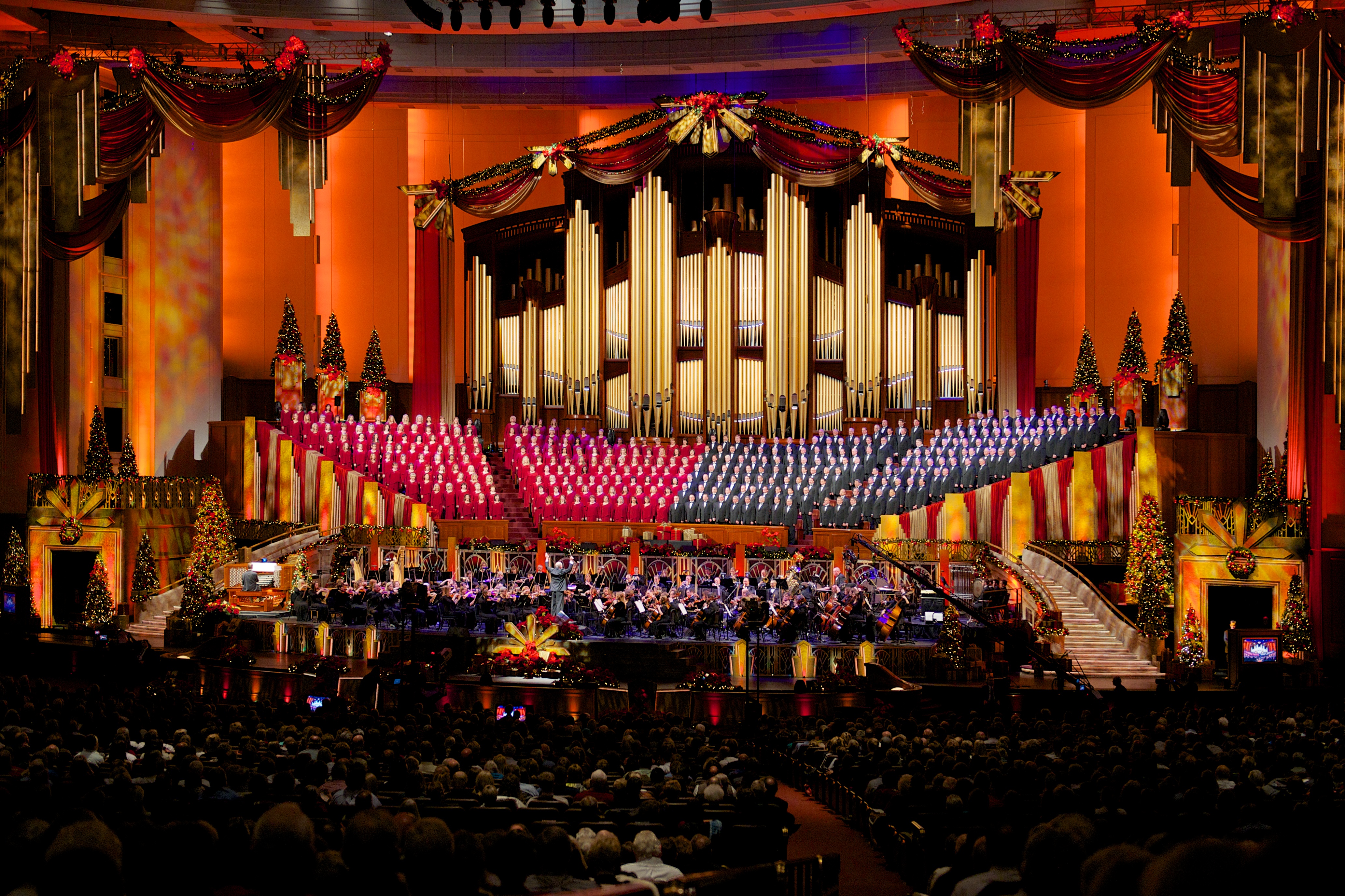 Renowned soprano, actor join Mormon Tabernacle Choir for the holidays - The Daily Universe