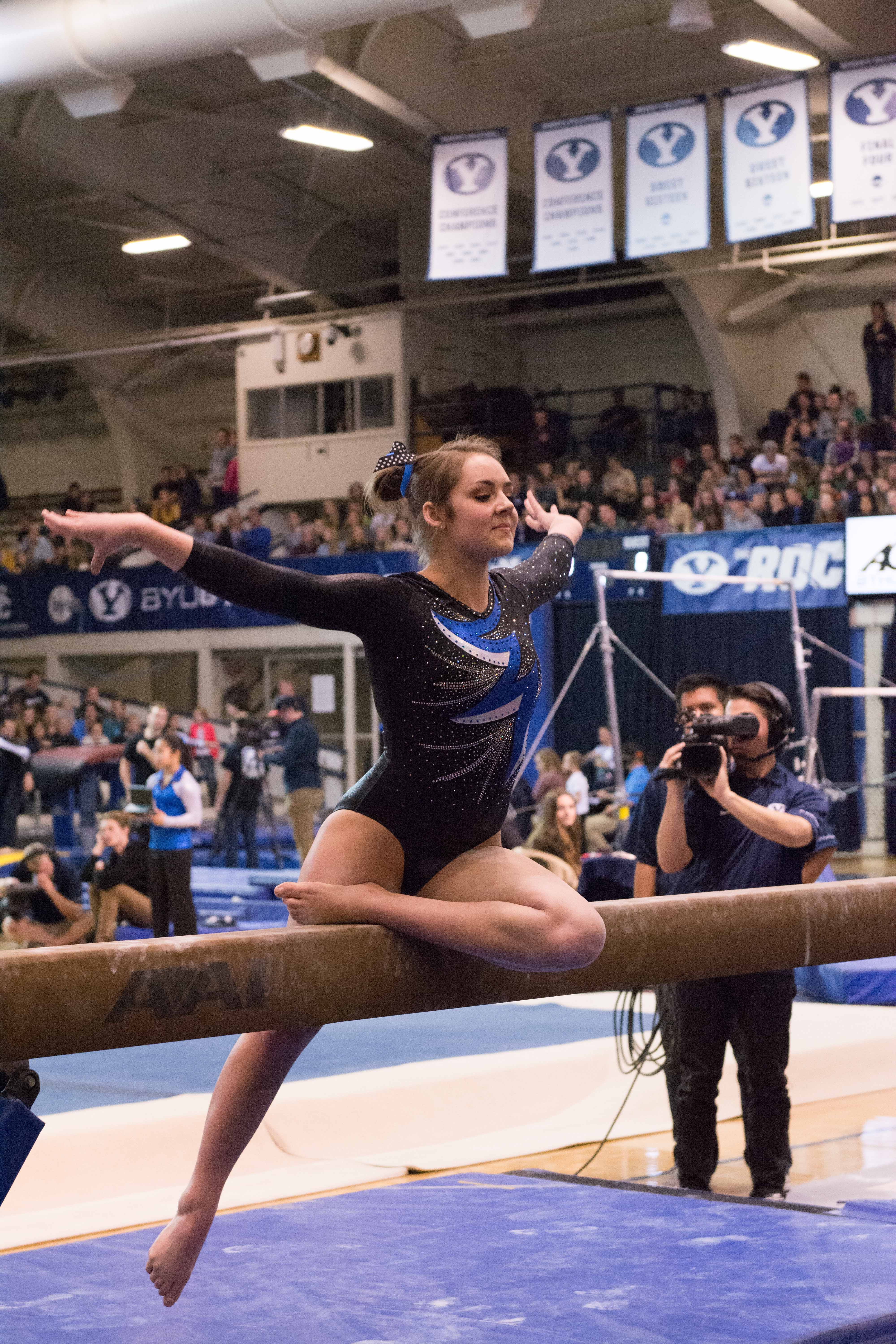 Falls prove costly as BYU gymnastics takes second place - The Daily Universe