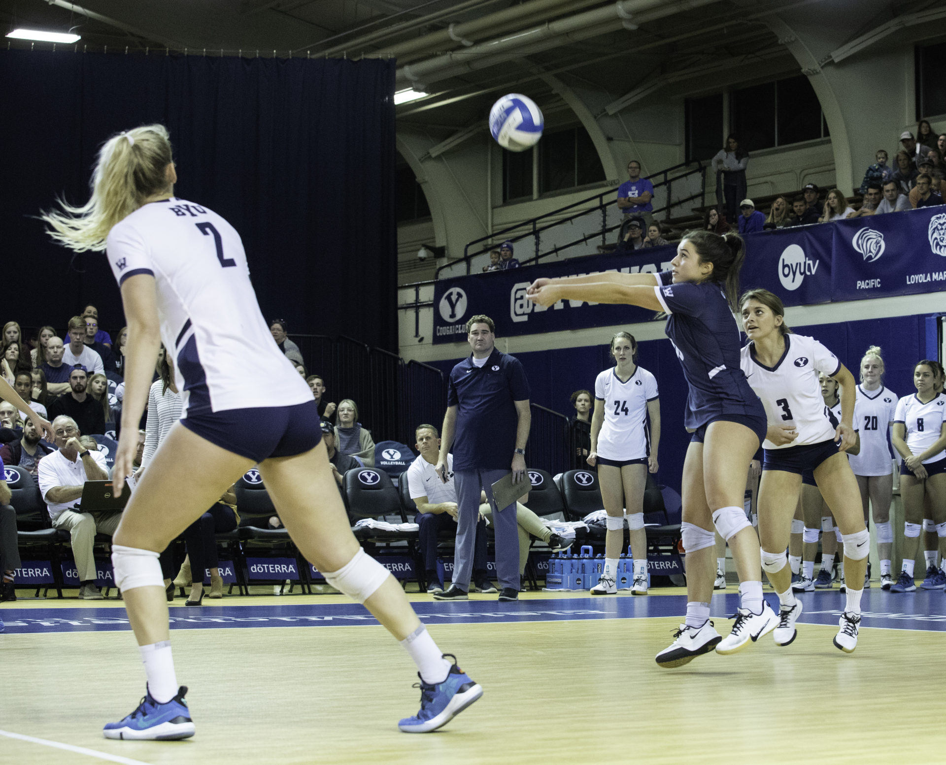 BYU women's volleyball continues winning streak against Pacific The