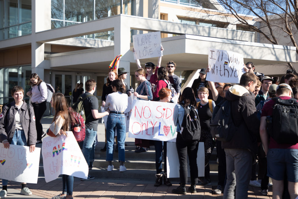 Alunos da BYU Protestam Políticas da Igreja