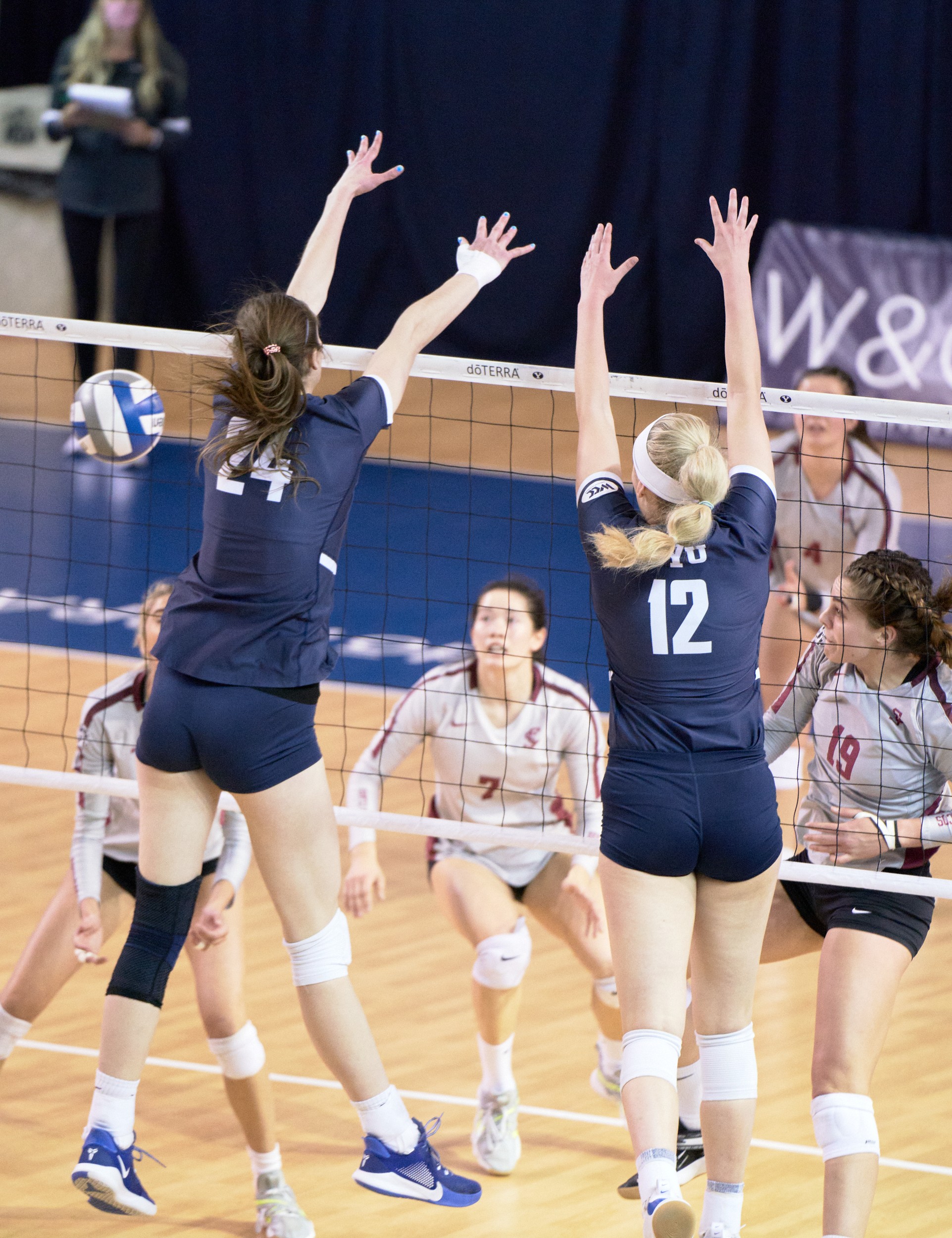 No Byu Women S Volleyball Picks Up Th Wcc Title After Sweeping