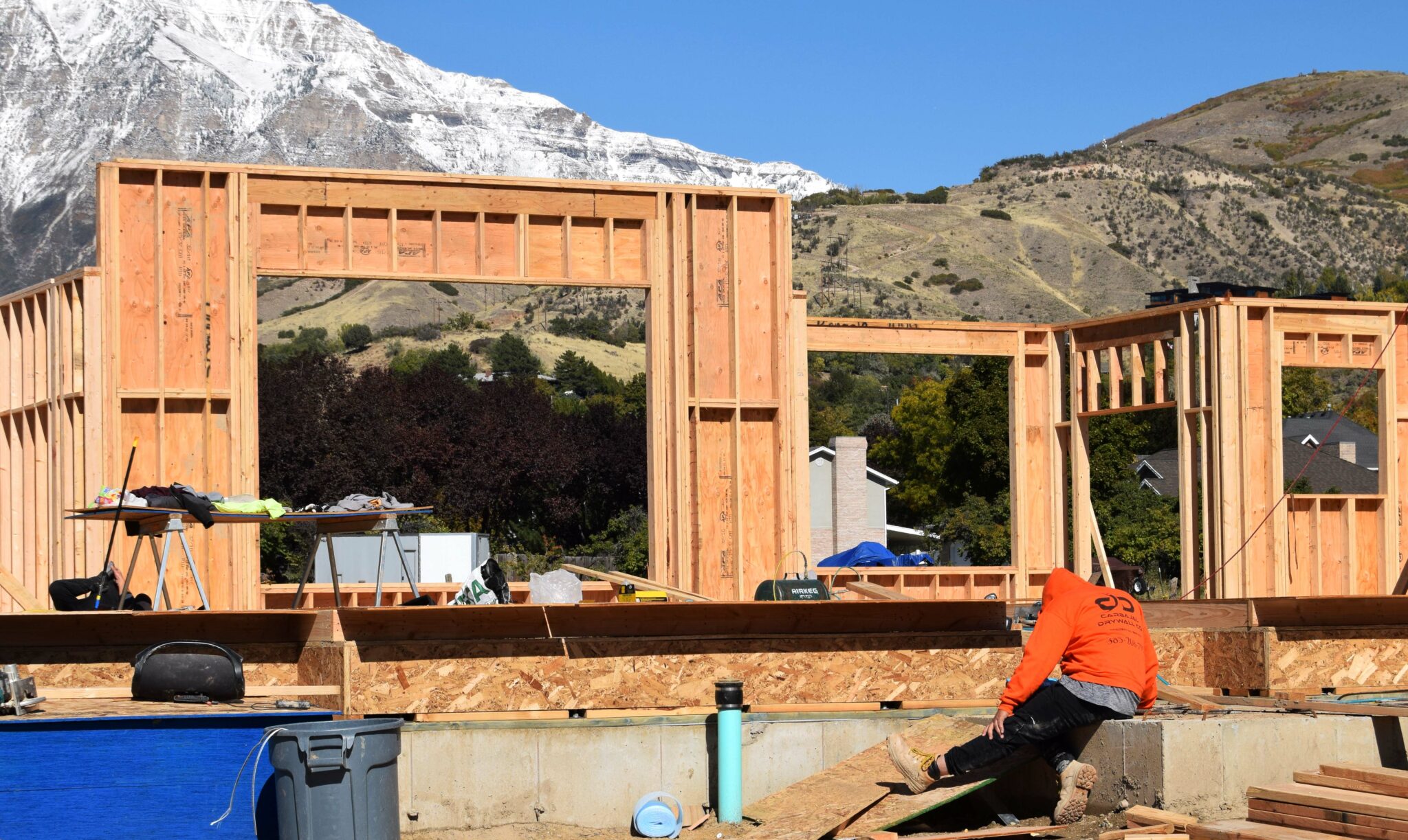 Snarled supply chain slows home building despite record demand in Utah County